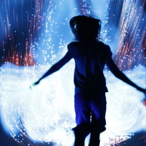 Interactive-digital-walls-and-mirrors-silhouette