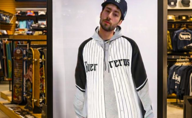 New Era AR Mirror by Mirror Experience